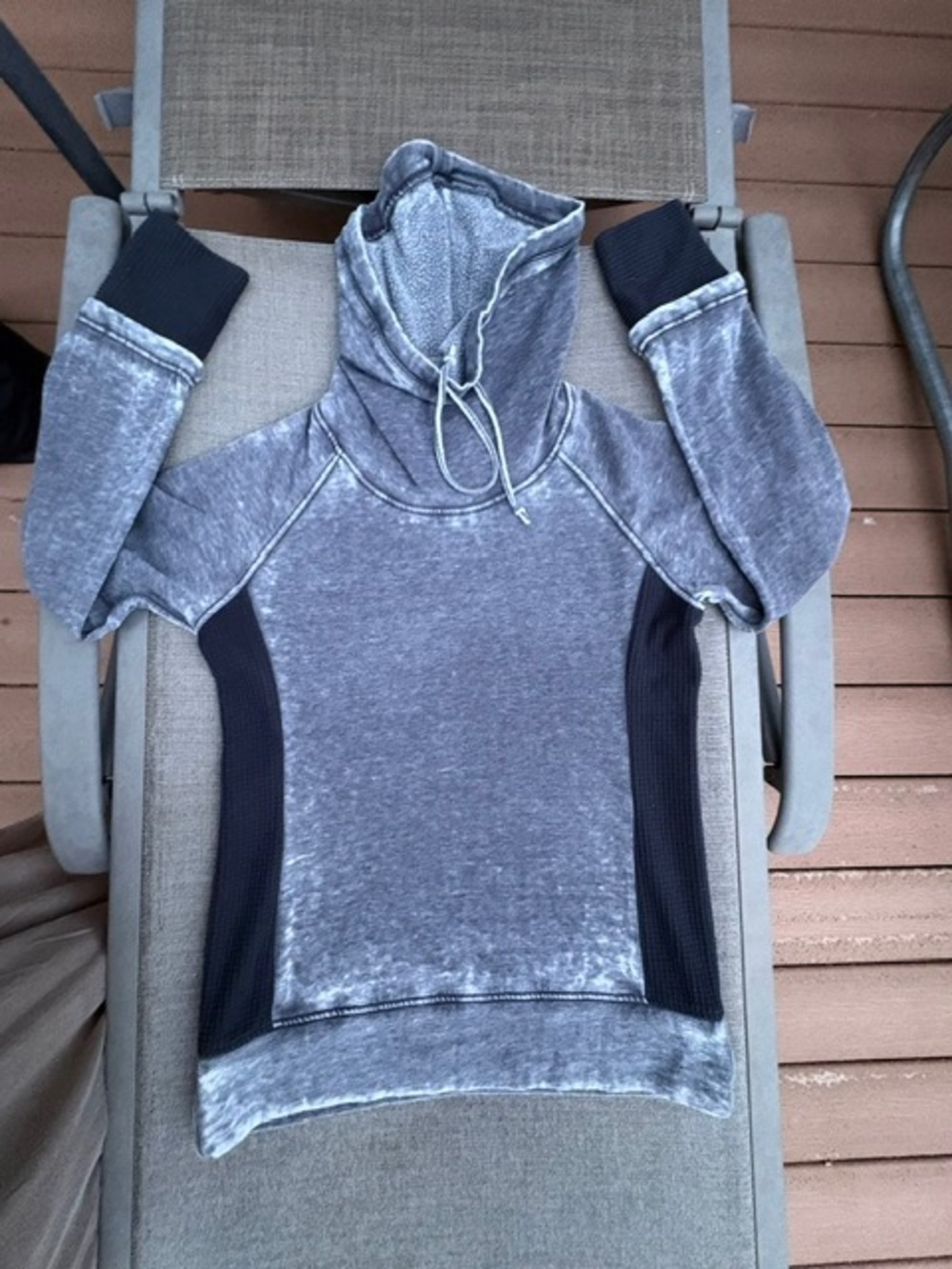 Mondetta Gray Athletic Sweatshirt Black Waffle Accents gently worn womens size M